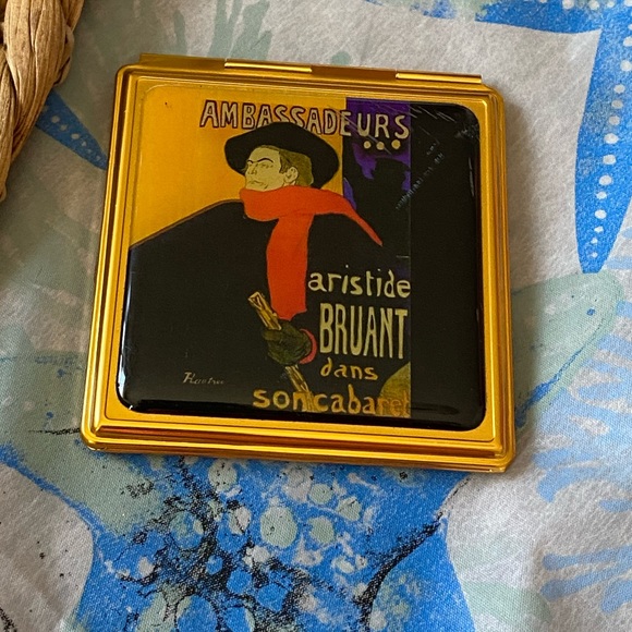 Vintage Makeup Compact